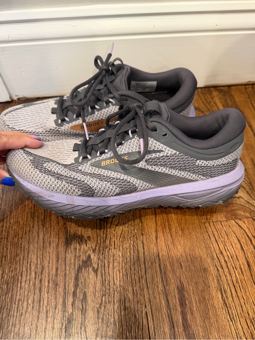 Women’s brooks running shoes - Picture 3 of 10